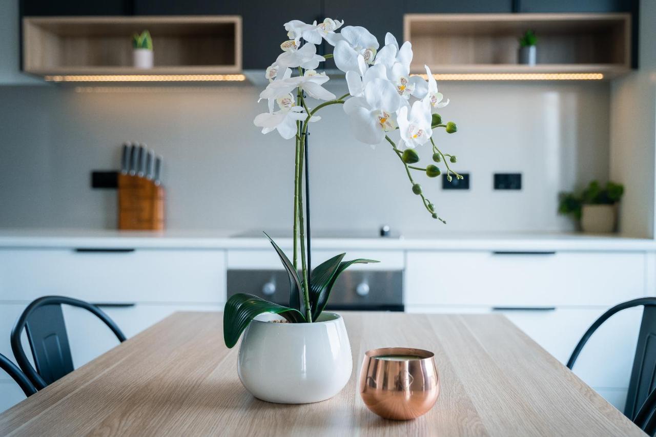 Youngtown Executive Apartments - 2Br Included, Free Parking & Wifi, Sofa Bed & Cot Fee Applies Launceston Bagian luar foto
